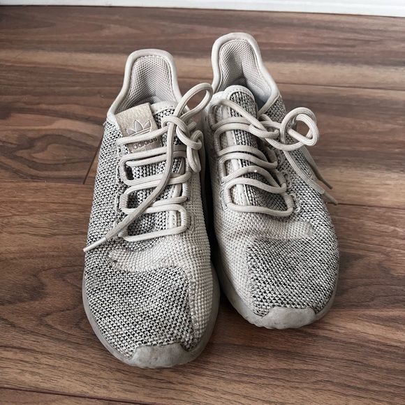 Adidas Tubular. Can fit size 5 women - Picture 3 of 3